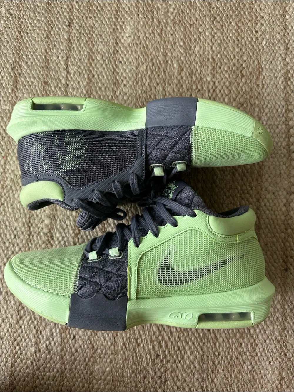 Nike Men's LeBron Witness 8 ‘Vapor Green’ Basketball Sneakers
